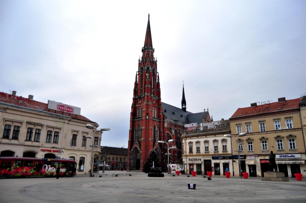 Rooms With A Parking Space Osijek, Slavonija - 15994 Exterior photo